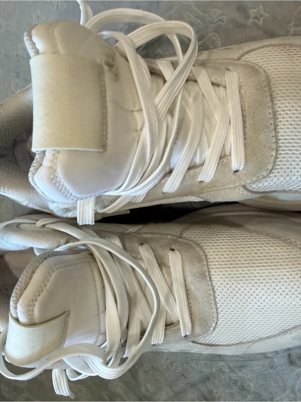 Men's White & Light Gray Mesh Sneakers - Modern Casual Comfort
